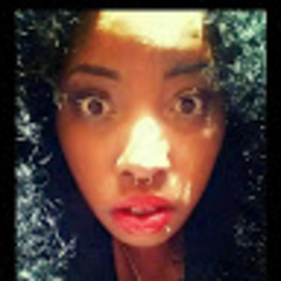 Meet your Posher, Yolindaadams - Picture 1 of 1